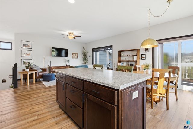200 Morning Glory Cir Circle, Brookings, SD 57006
