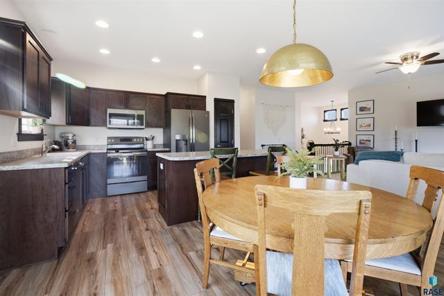 200 Morning Glory Cir Circle, Brookings, SD 57006