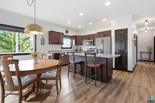 200 Morning Glory Cir Circle, Brookings, SD 57006
