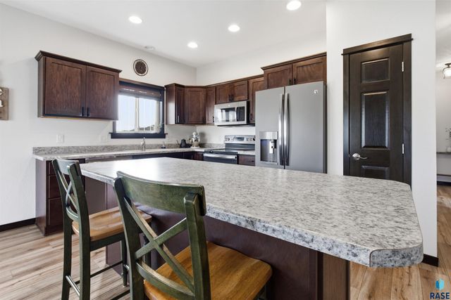 200 Morning Glory Cir Circle, Brookings, SD 57006
