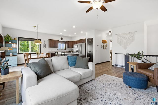200 Morning Glory Cir Circle, Brookings, SD 57006