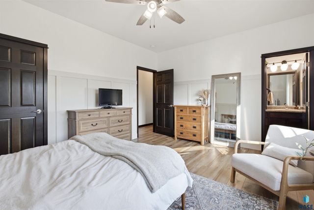 200 Morning Glory Cir Circle, Brookings, SD 57006