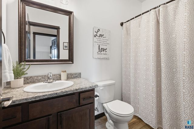 200 Morning Glory Cir Circle, Brookings, SD 57006