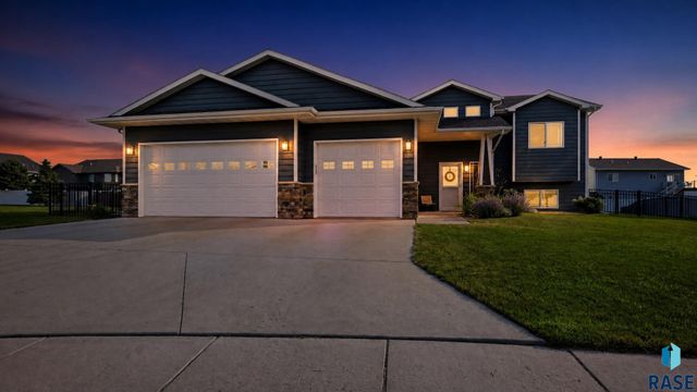 200 Morning Glory Cir Circle, Brookings, SD 57006