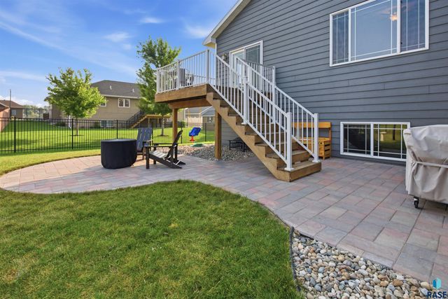 200 Morning Glory Cir Circle, Brookings, SD 57006