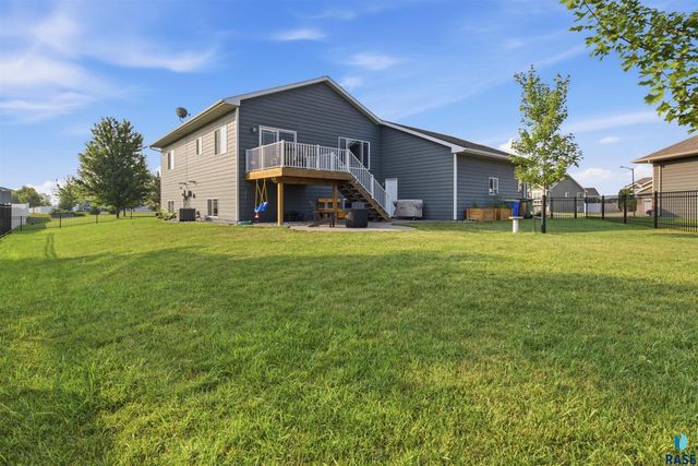 200 Morning Glory Cir Circle, Brookings, SD 57006