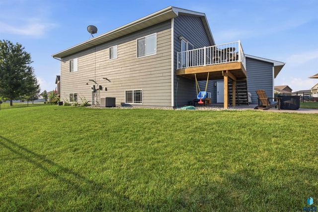 200 Morning Glory Cir Circle, Brookings, SD 57006
