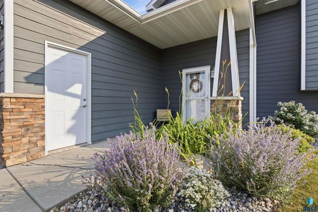 200 Morning Glory Cir Circle, Brookings, SD 57006