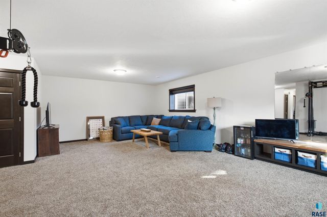 200 Morning Glory Cir Circle, Brookings, SD 57006