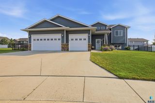 200 Morning Glory Cir Circle, Brookings, SD 57006