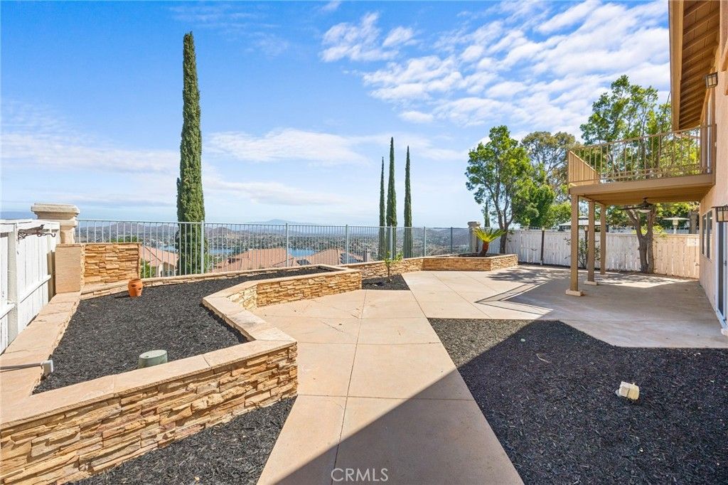 16 Del Torino, Lake Elsinore, CA 92532 — photo 2