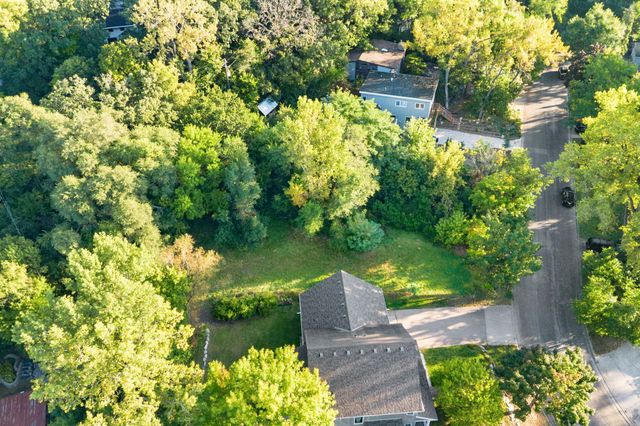 2401 Commonwealth Avenue, Saint Paul, MN 55108