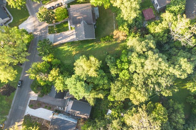 2401 Commonwealth Avenue, Saint Paul, MN 55108