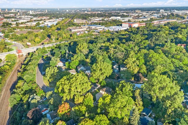 2401 Commonwealth Avenue, Saint Paul, MN 55108