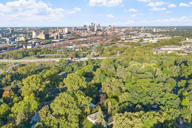 2401 Commonwealth Avenue, Saint Paul, MN 55108