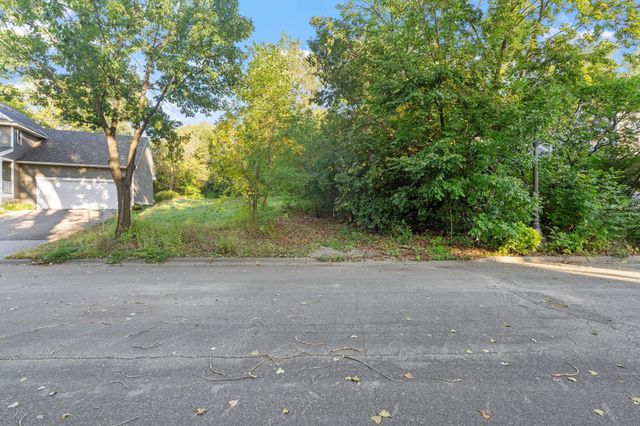 2401 Commonwealth Avenue, Saint Paul, MN 55108