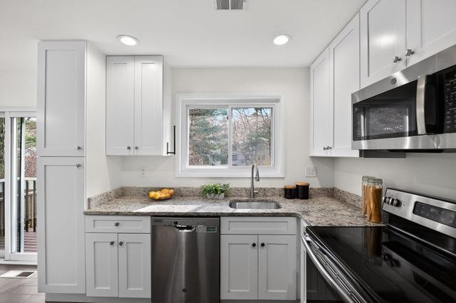 2434 SOUTHGATE SQ, Reston, VA 20191