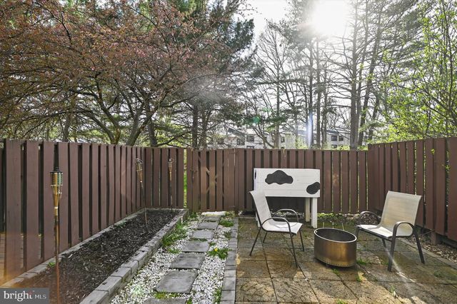 2434 SOUTHGATE SQ, Reston, VA 20191