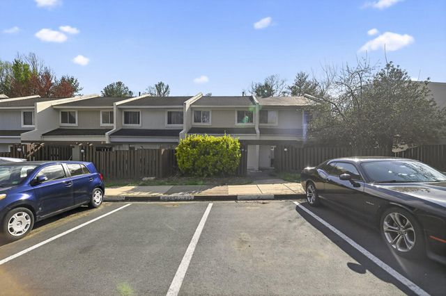 2434 SOUTHGATE SQ, Reston, VA 20191