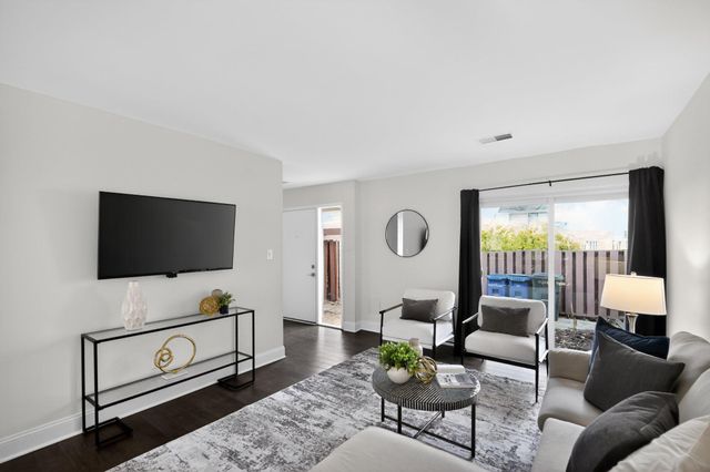 2434 SOUTHGATE SQ, Reston, VA 20191