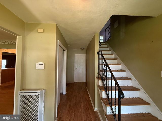 2 BERRYWOOD DR, Hamilton, NJ 08619