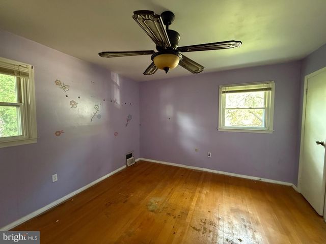 2 BERRYWOOD DR, Hamilton, NJ 08619