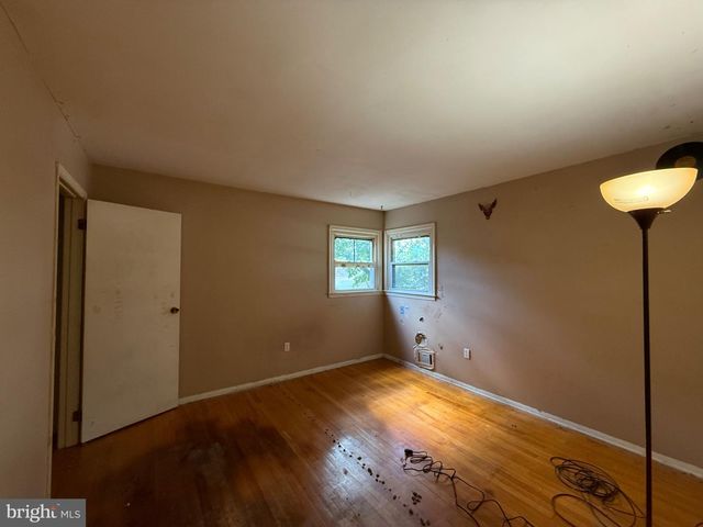 2 BERRYWOOD DR, Hamilton, NJ 08619