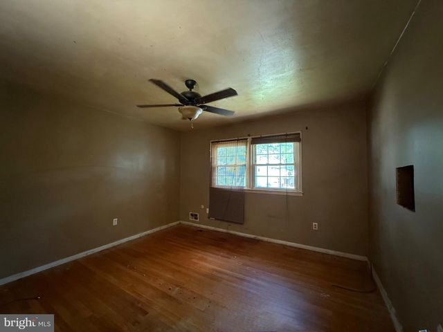 2 BERRYWOOD DR, Hamilton, NJ 08619