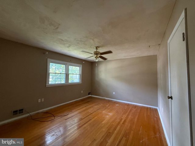2 BERRYWOOD DR, Hamilton, NJ 08619