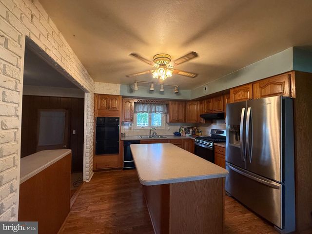 2 BERRYWOOD DR, Hamilton, NJ 08619