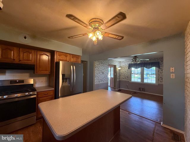 2 BERRYWOOD DR, Hamilton, NJ 08619