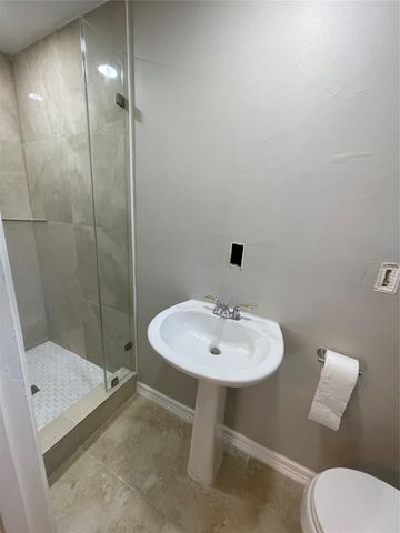 8826 Klondike Street, Houston, TX 77075