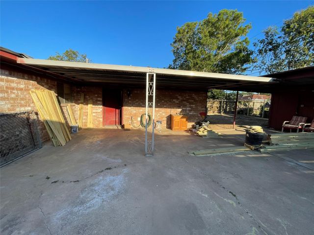 8826 Klondike Street, Houston, TX 77075