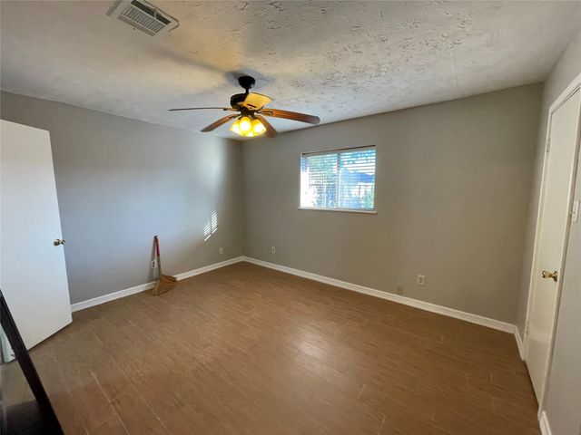 8826 Klondike Street, Houston, TX 77075