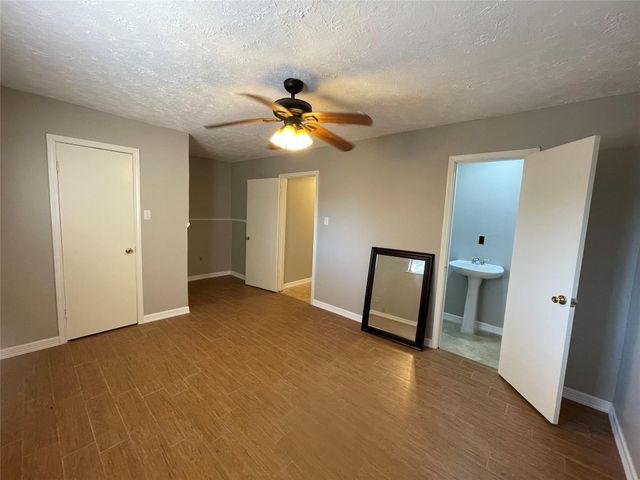 8826 Klondike Street, Houston, TX 77075