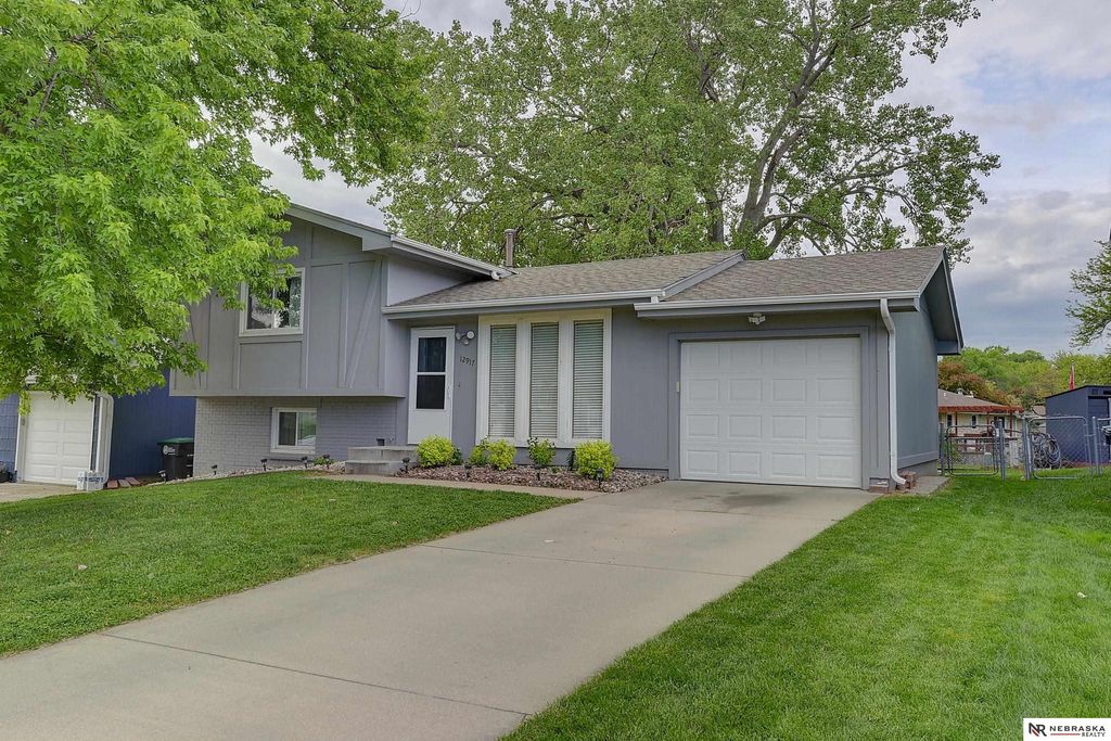12917 Browne Street, Omaha, NE 68154