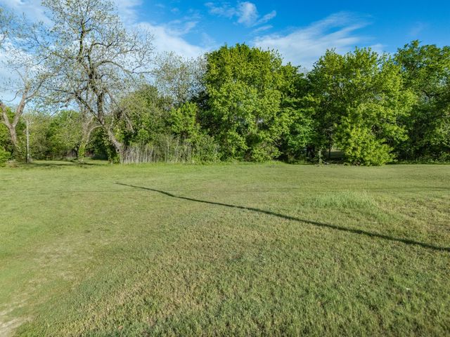 105 Wyatt Street, Waxahachie, TX 75165