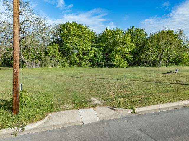 105 Wyatt Street, Waxahachie, TX 75165