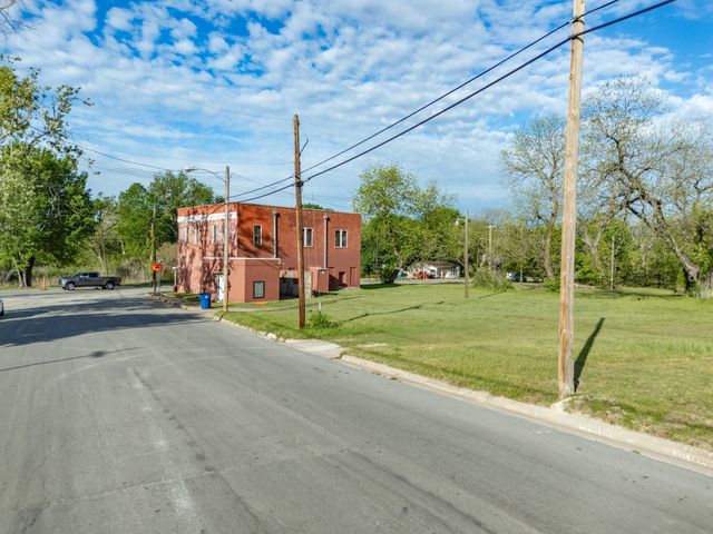 105 Wyatt Street, Waxahachie, TX 75165