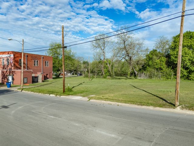 105 Wyatt Street, Waxahachie, TX 75165