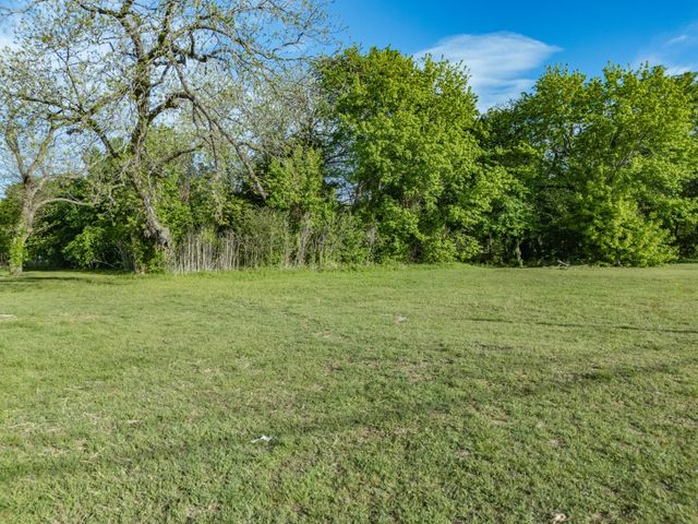 105 Wyatt Street, Waxahachie, TX 75165