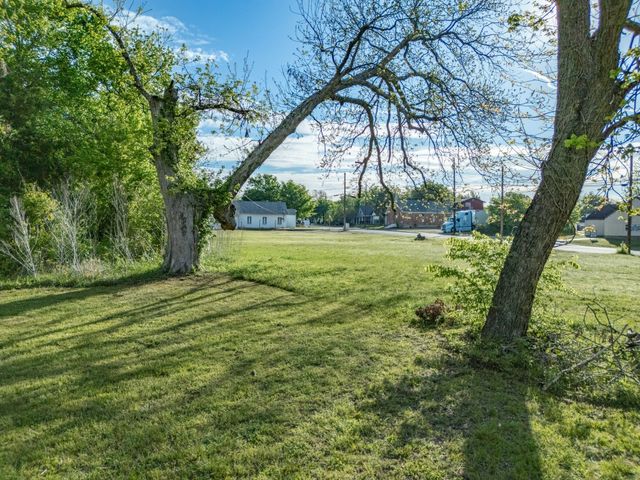 105 Wyatt Street, Waxahachie, TX 75165