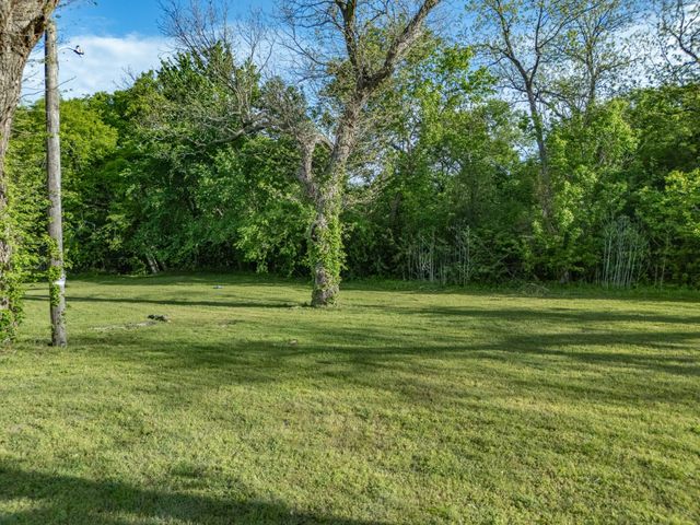 105 Wyatt Street, Waxahachie, TX 75165