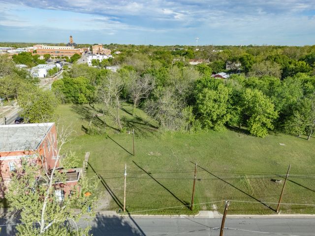 105 Wyatt Street, Waxahachie, TX 75165