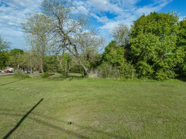 105 Wyatt Street, Waxahachie, TX 75165