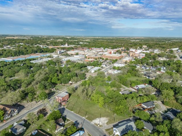 105 Wyatt Street, Waxahachie, TX 75165