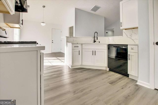 1528 Buckingham Place, Stockbridge, GA 30281