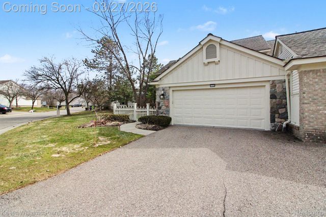 7365 Danbury Drive, West Bloomfield Charter Township, MI 48322