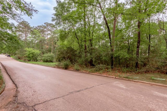 277 Broadmoor Drive, Huntsville, TX 77340