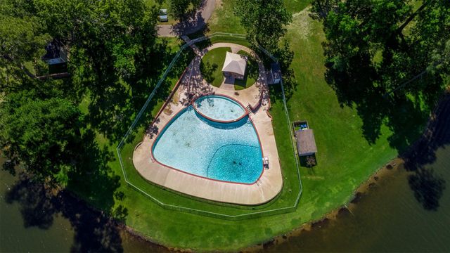 277 Broadmoor Drive, Huntsville, TX 77340